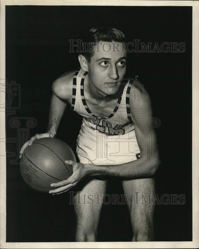 1952 Press Photo Pete Valeen, basketball forward at Warren Easton - noc50440- Historic Images