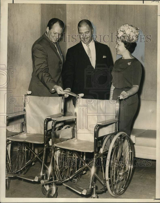 1966 Press Photo Nat'l Society for Crippled Children & Adults receive wheelchair- Historic Images