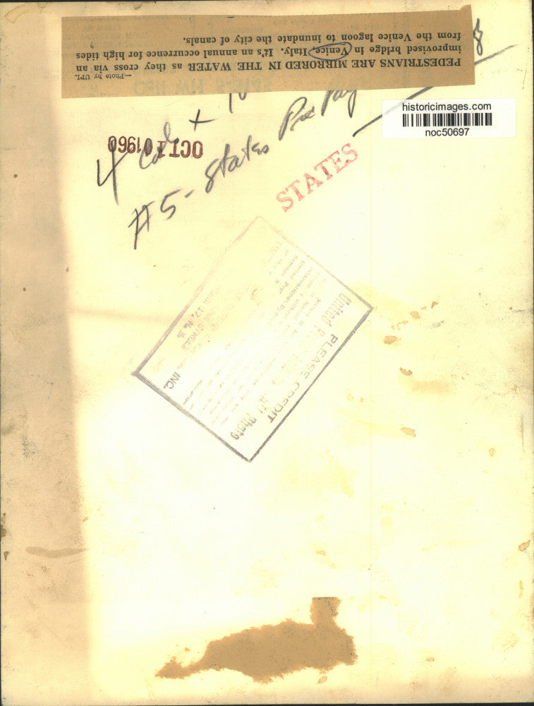 1960 Press Photo Venice, Italy pedestrians cross improvised bridge - noc50697