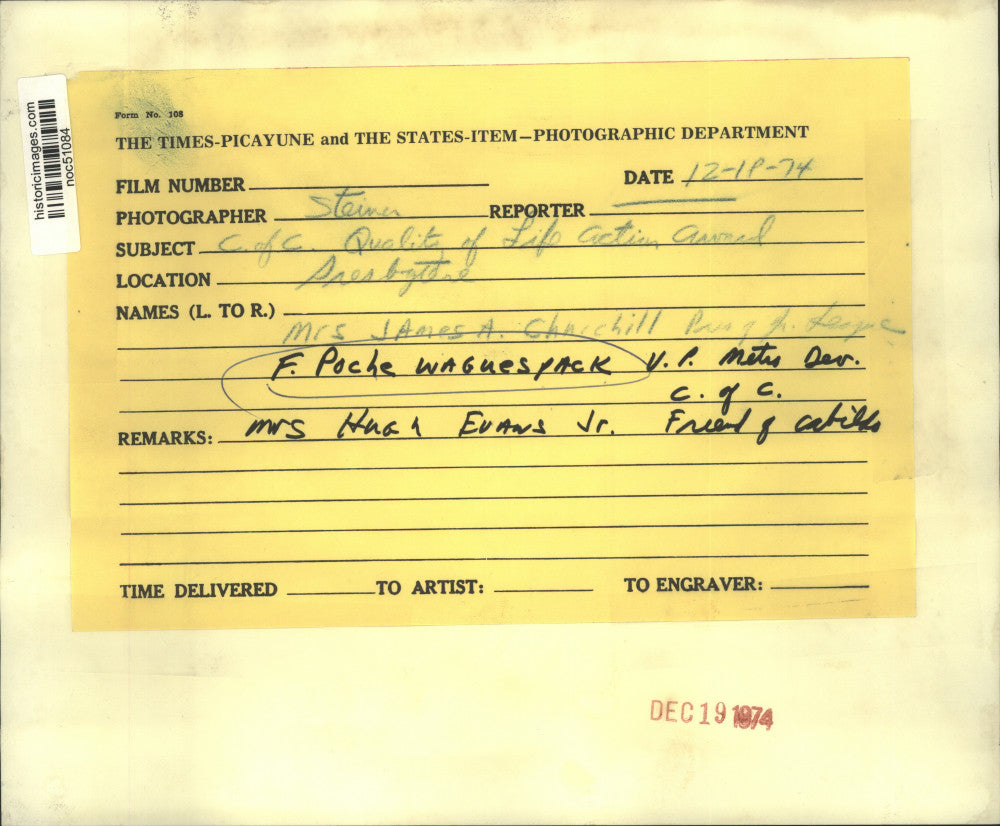 1974 Press Photo F. Poche Waguespack with women at Chamber of Commerce Event