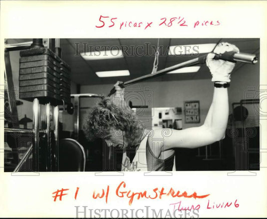 1990 Press Photo Amy Verbois works out at the Metairie YMCA with weight machine- Historic Images