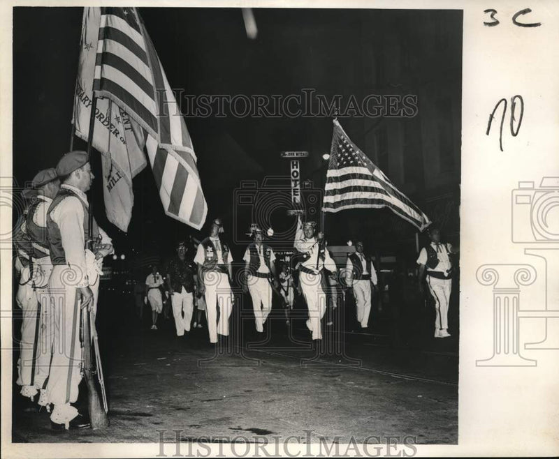 Load image into Gallery viewer, 1967 Press Photo The Cooties, an auxiliary of the VFW, staged a parade on Canal.
