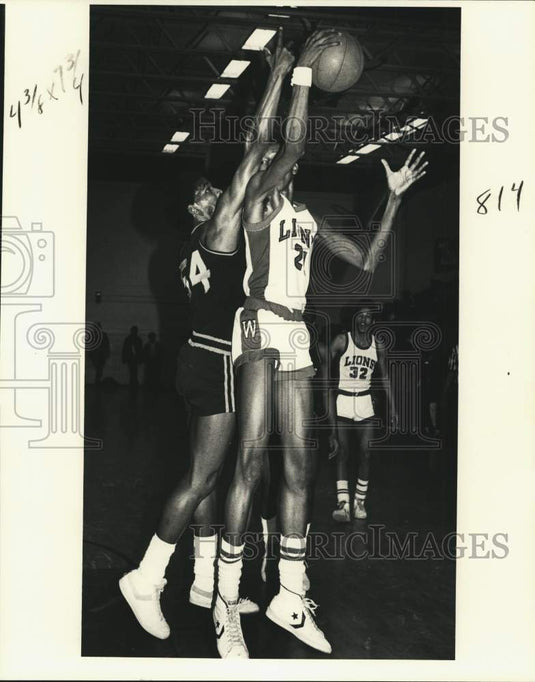 1980 Press Photo Basketball - Graylin Warner of Booker T. Washington during game- Historic Images