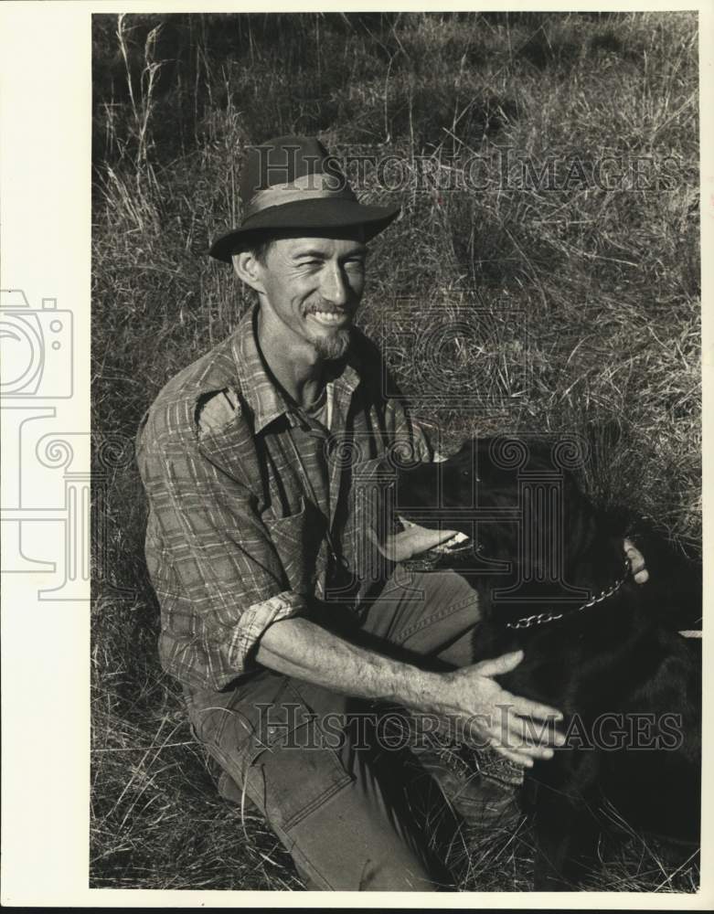 1984 Press Photo Robert Weathersby with his charge, Rusty, during hunt- Historic Images