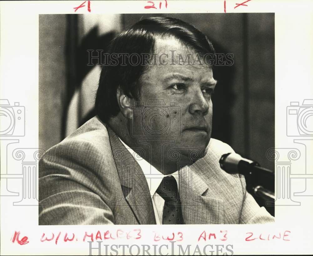 1986 Press Photo Councilman T.J. &quot;Butch&quot; Ward at Jeff Parish council meeting- Historic Images