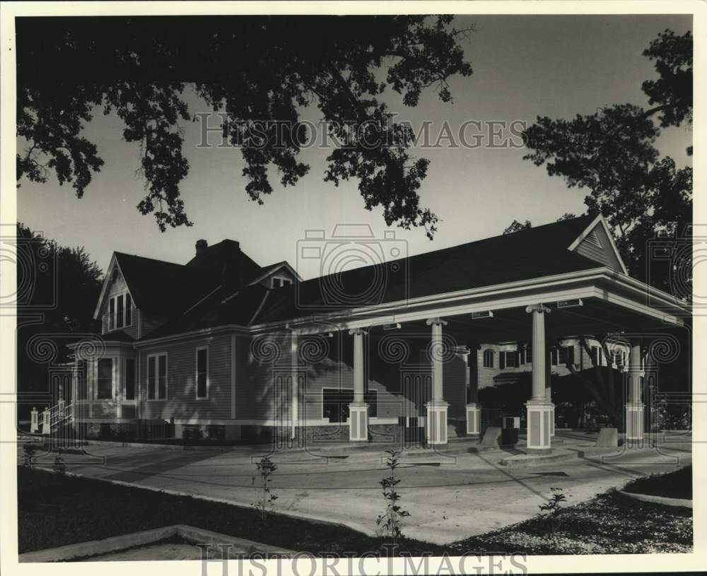 1983 Press Photo Bank Drive-through by Architect Ernest E. Verges &amp; Associates- Historic Images