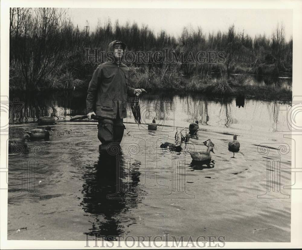 Press Photo Duck hunter holds his days&#39; duck kill. - noc53141- Historic Images