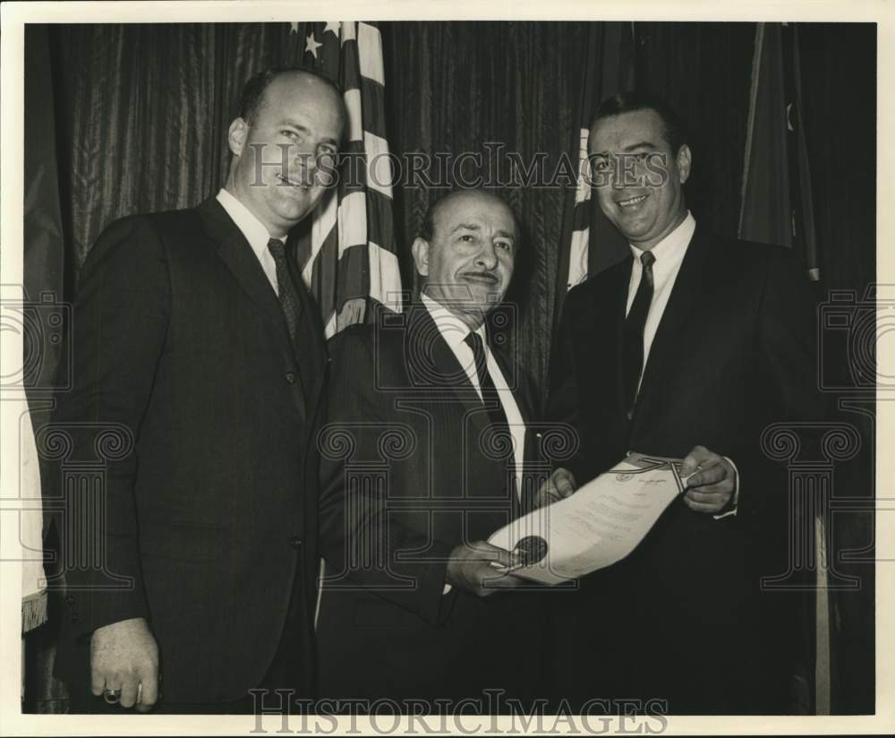 1967 Press Photo Mayor Victor H. Schiro Declares Insurance Week in New Orleans