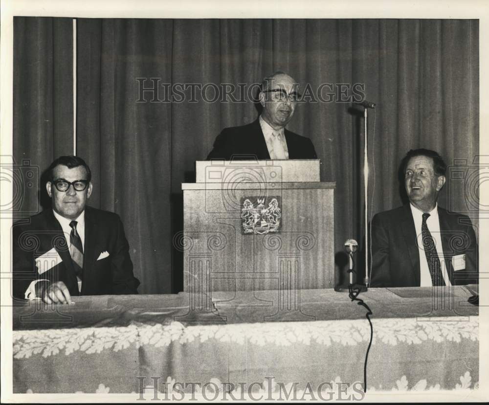 1969 Press Photo Members at New Orleans Bank for Cooperative meeting, Monteleone