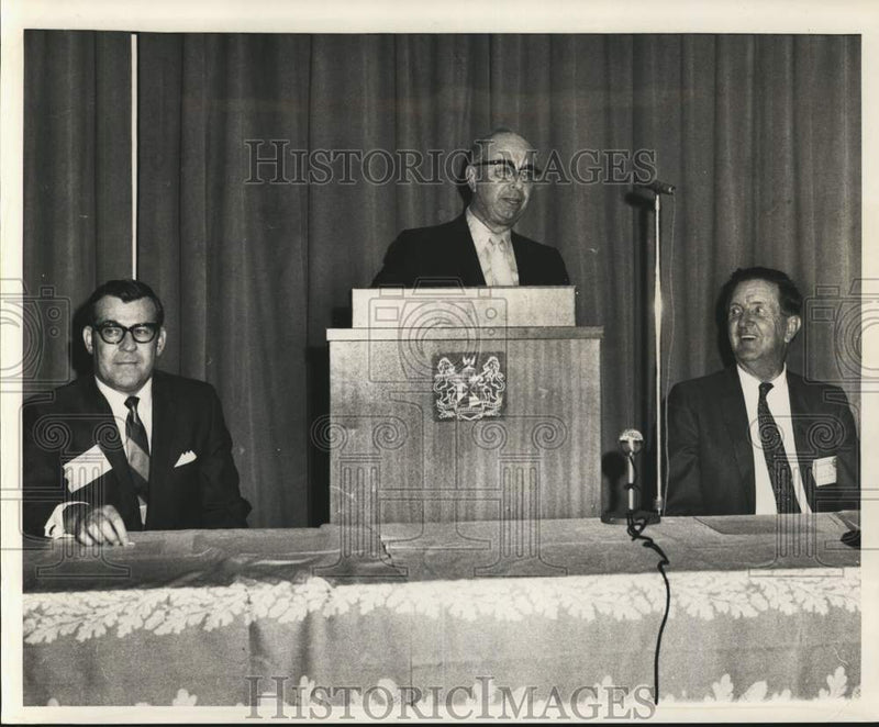 Load image into Gallery viewer, 1969 Press Photo Members at New Orleans Bank for Cooperative meeting, Monteleone
