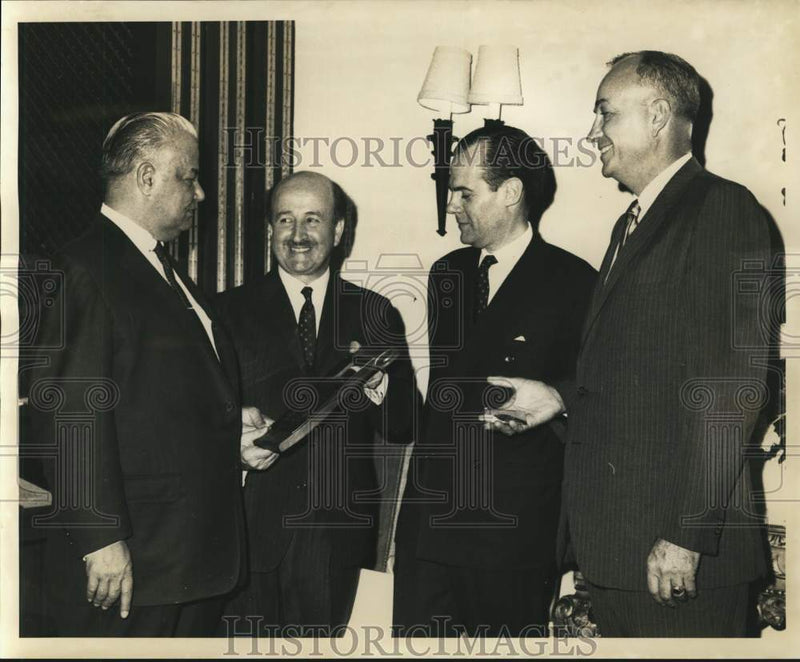 Load image into Gallery viewer, 1969 Press Photo Lloyd Cobb gives plaque to Argentine officers at Plimsoll Club
