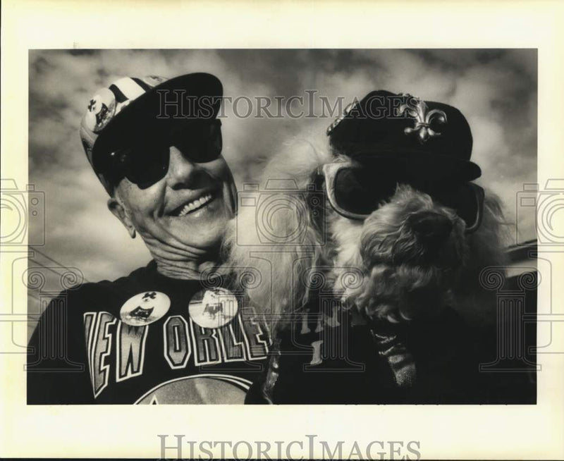 Load image into Gallery viewer, 1995 Press Photo Henry Warden with Poodle, New Orleans, Louisiana - noc53267
