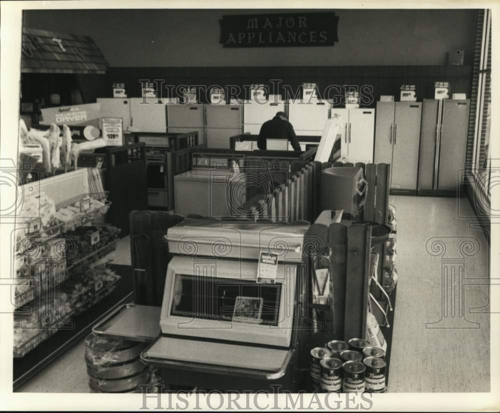 1973 Press Photo Interior of Lakeside Western Auto store on Veterans Boulevard