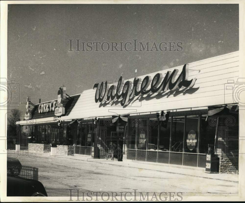 Load image into Gallery viewer, 1968 Press Photo Exterior view of Walgreens - noc53586
