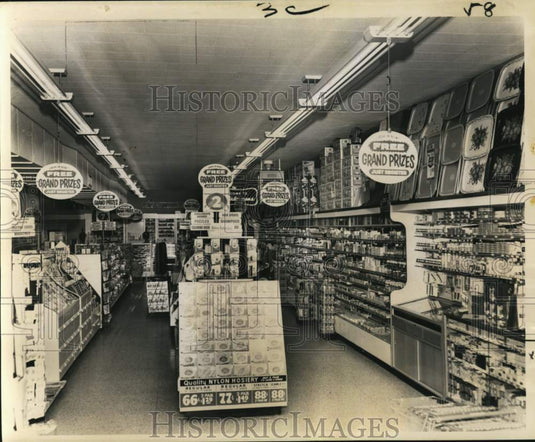 1960 Press Photo Interior view of remodeled Walgreen Drug Store - noc53588