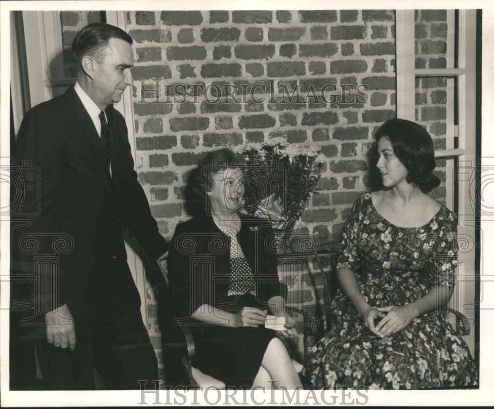 1962 Press Photo Dr. &amp; Mrs. Gus F. Weber. Carolyn Egge at the Pre Game Party