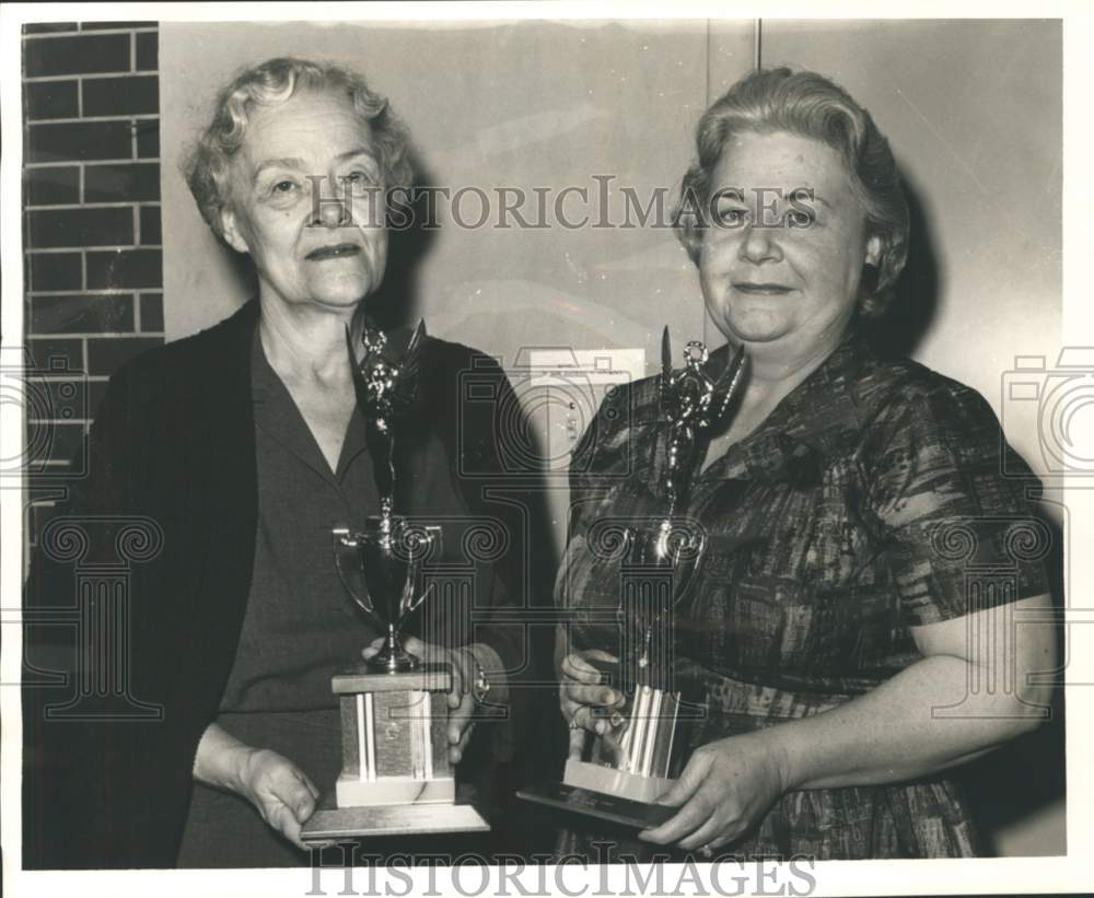 1962 Press Photo Mrs. William Law and Mrs. Paul Wear, Bridge Players, Louisiana- Historic Images