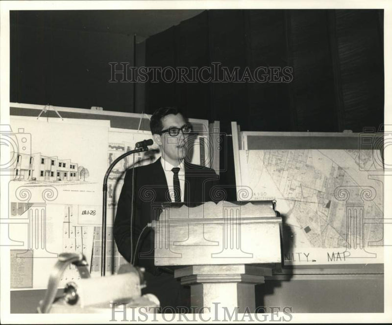 Load image into Gallery viewer, 1968 Press Photo H.J. Watson at Speaking Engagement - noc54026
