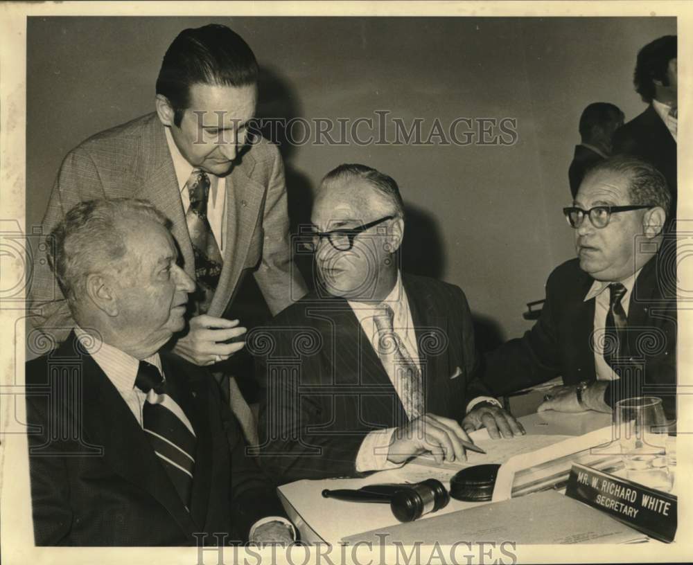 1972 Press Photo Mississippi River Bridge Authority-W. Richard White, Officials- Historic Images