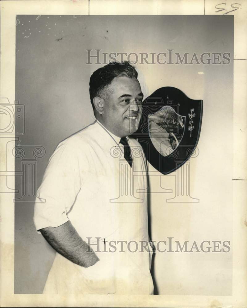 1952 Press Photo Dr. Charles J. Wheeler does good deeds without publicity