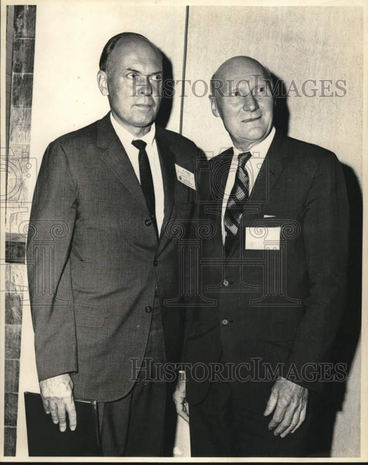 1968 Press Photo Andrew Schultz and Ernst Weber, engineers, met at the Jung Hote