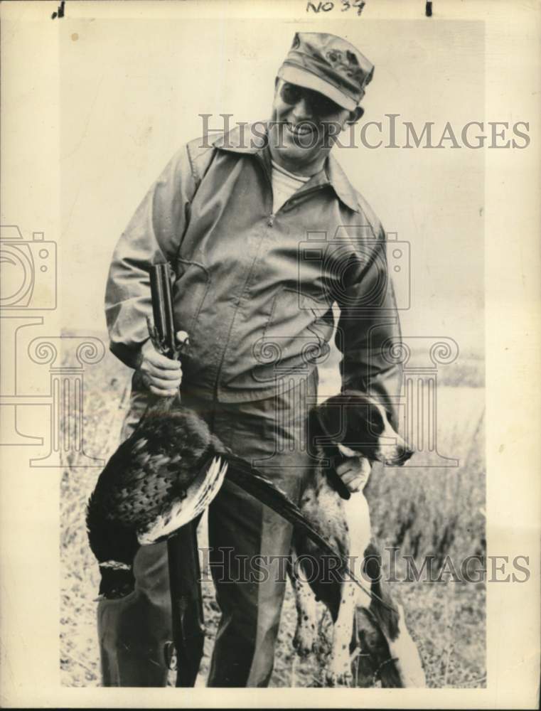 1948 Press Photo Governor Earl Warren, happy hunter holding pheasants he bagged- Historic Images