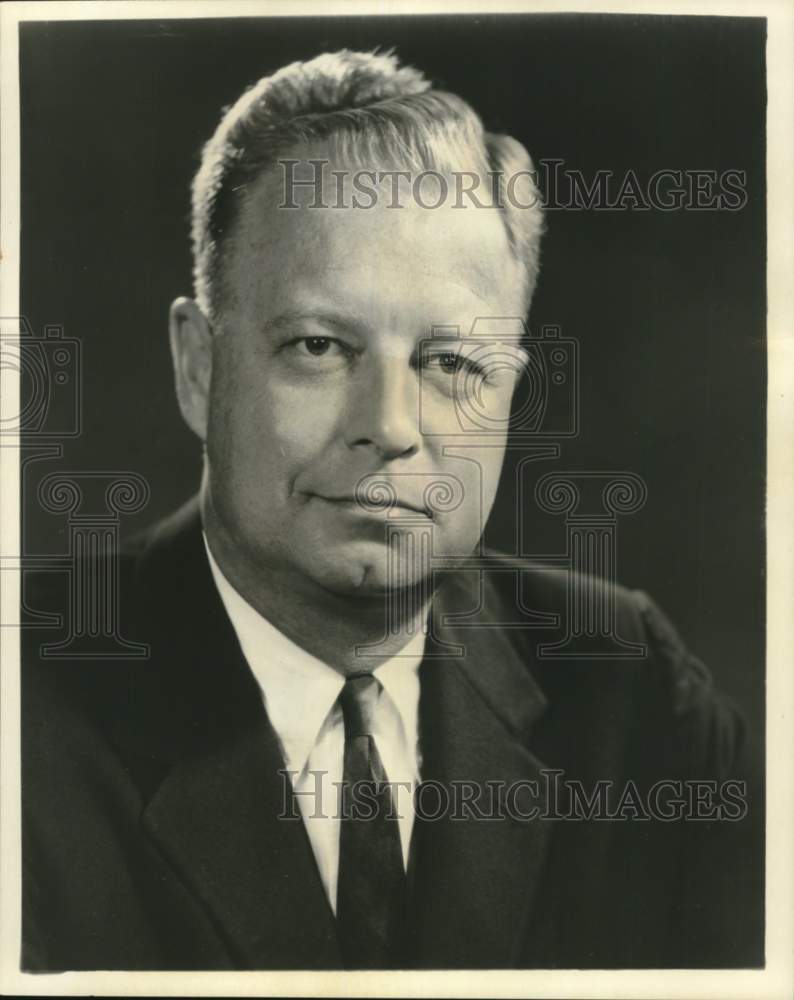 Load image into Gallery viewer, 1969 Press Photo Richard Walbert, president National Assn. of Securities Dealers
