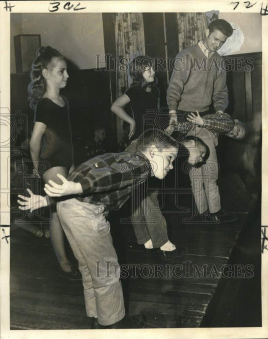 1968 Press Photo Waldo Burton Home - Doug Douglas and Children, New Orleans
