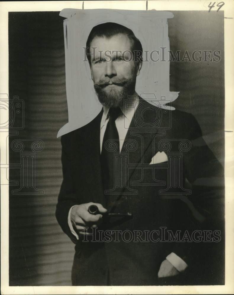 Load image into Gallery viewer, 1956 Press Photo Commander Edward Whitehead, president of Schweppes U.S.A. Ltd.
