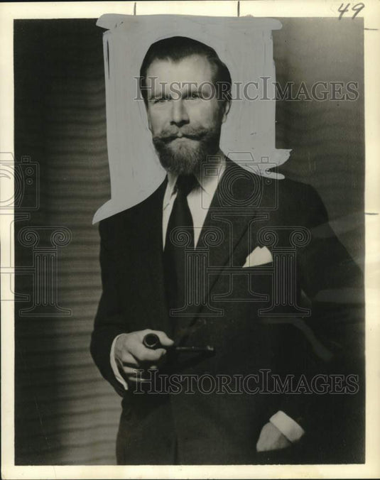 1956 Press Photo Commander Edward Whitehead, president of Schweppes U.S.A. Ltd.