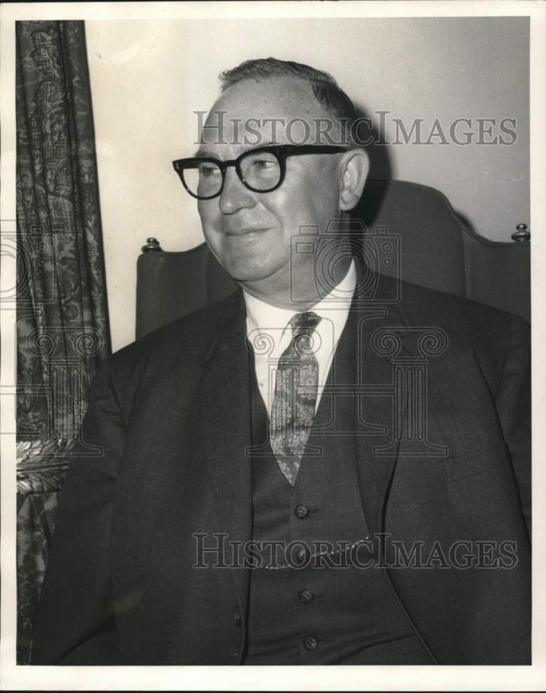Load image into Gallery viewer, 1968 Press Photo William G. White at the Royal Orleans Hotel. - noc54442
