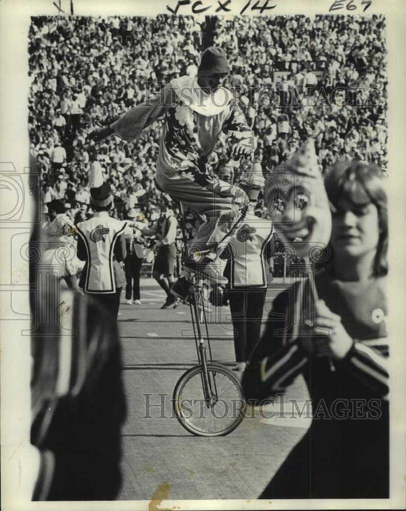 1974 Press Photo New Orleans Saints - O. Perry Walker Chargerettes at Halftime- Historic Images