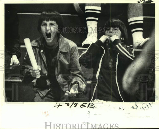 1978 Press Photo Brett Webber & Craig Labarde On Sidelines, Celebrity Volleyball- Historic Images