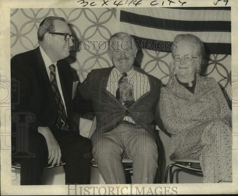 Load image into Gallery viewer, 1974 Press Photo Members of the United Teachers of New Orleans at a rally
