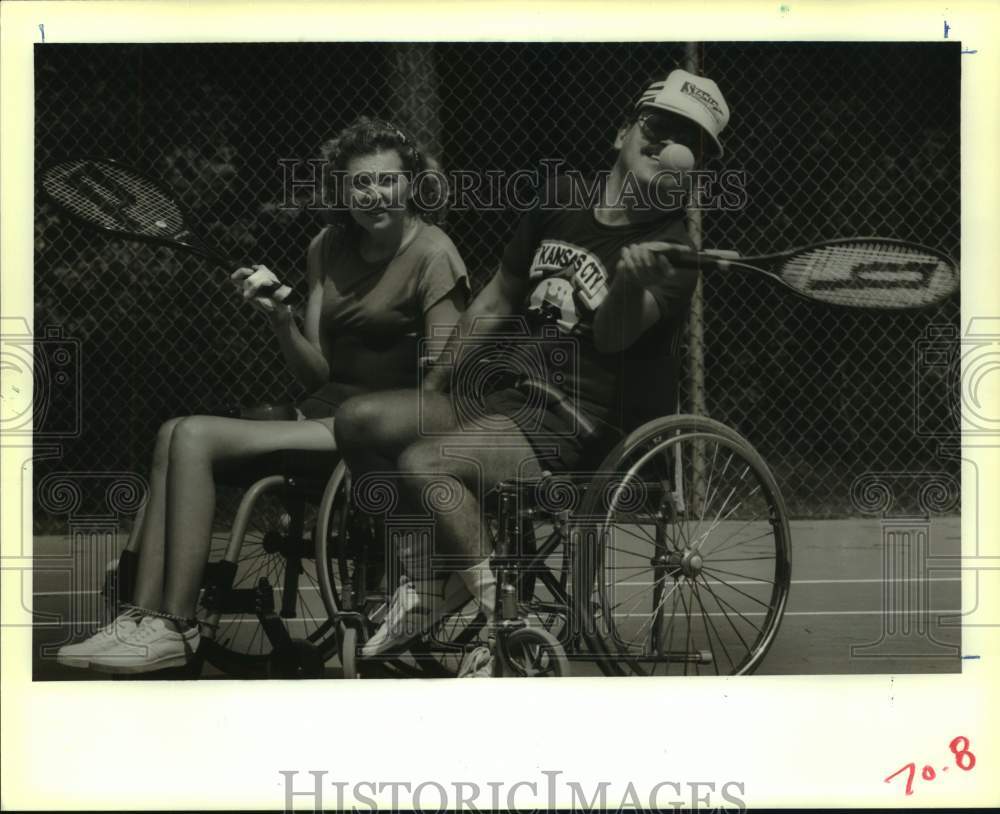 1989 Press Photo Laura Bolinger and Kenny Greenwood plays tennis on wheelchair- Historic Images