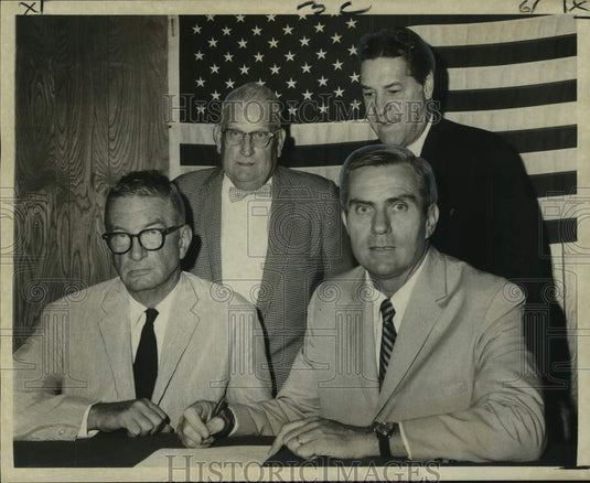 1970 Press Photo Men Signing New Orleans Athletic Club Expansion Contract