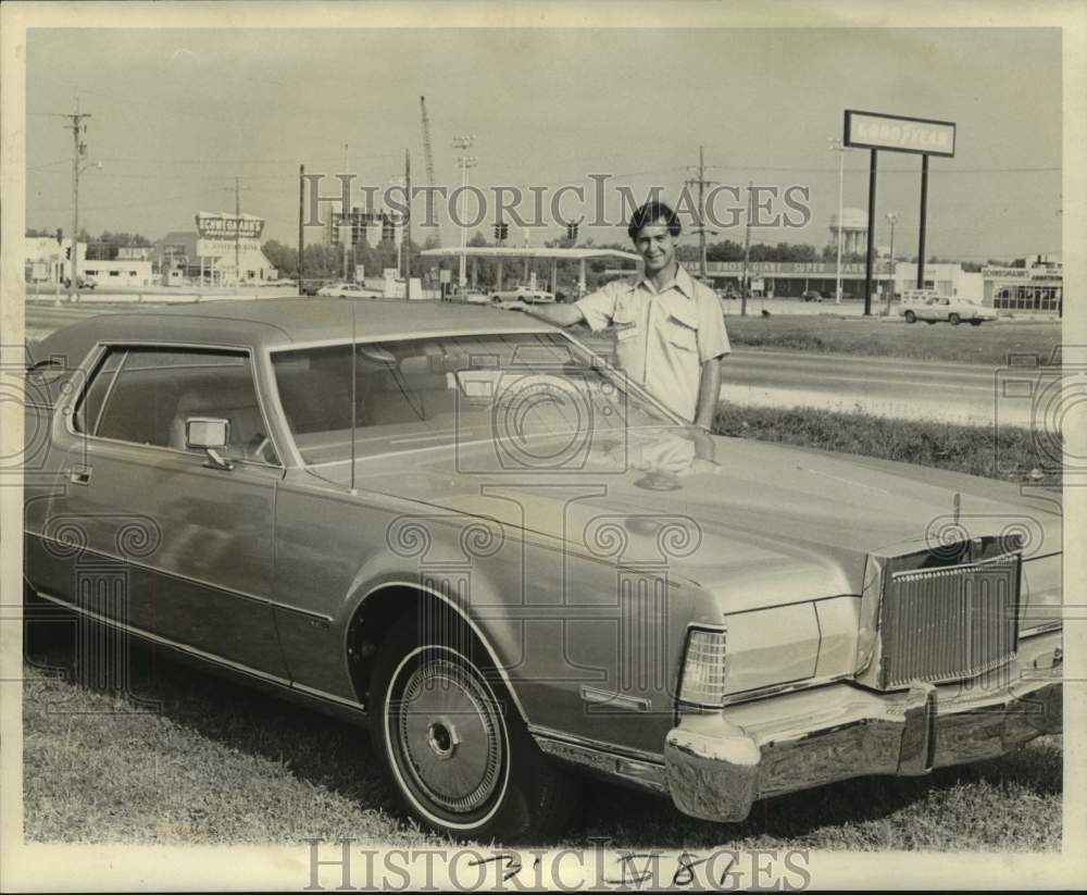 1973 Press Photo Champion Bowler Jack Wheat With His Prize Lincoln Continental- Historic Images