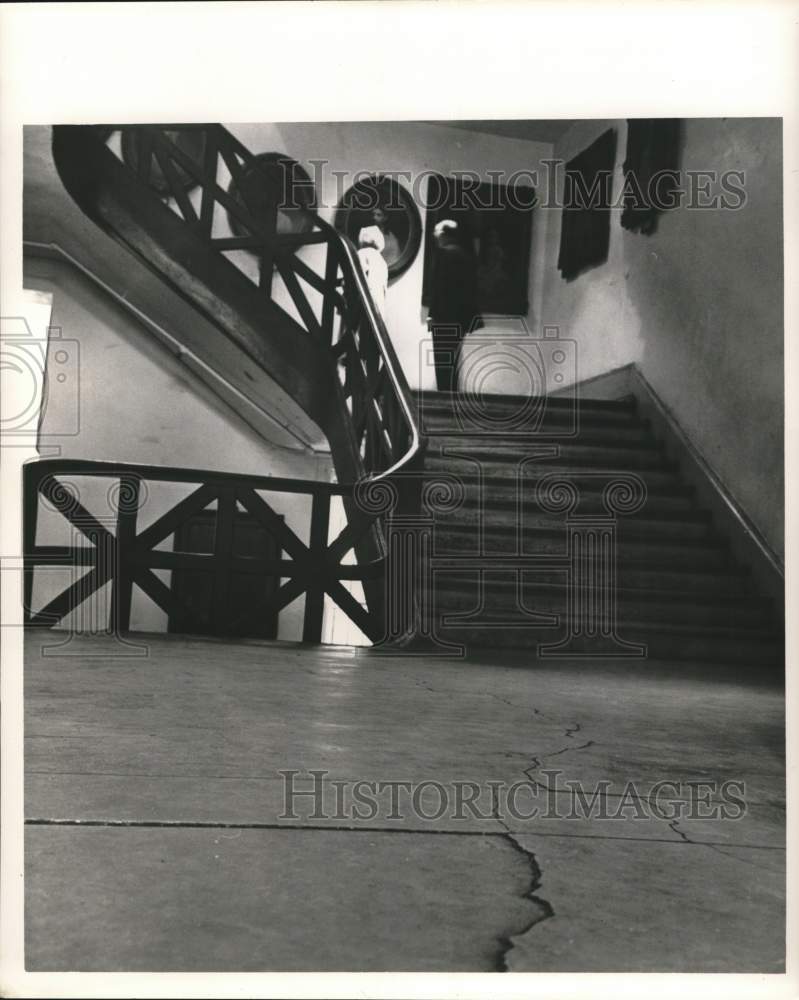 1963 Press Photo Cracked floor at Louisiana State Museum - noc56265