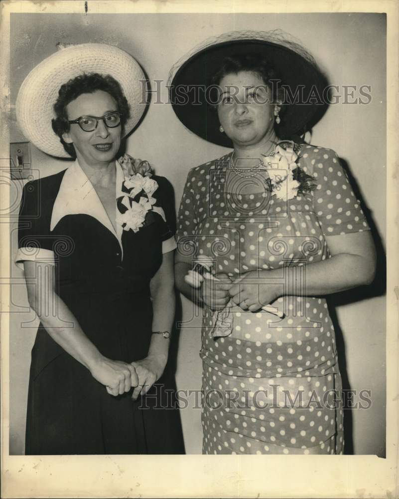 1949 Press Photo Miriam Weiss with Mrs. Sam Alexander at their group's luncheon