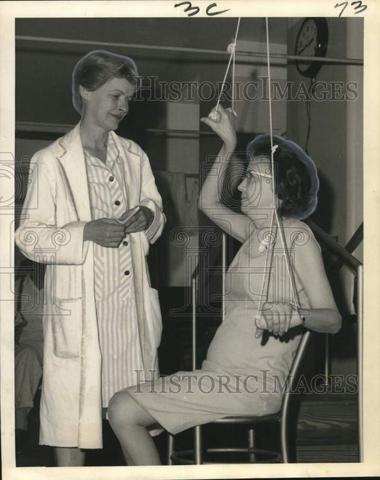 1968 Press Photo Catherine Vandercook exercises at Tulane Arthritis Center