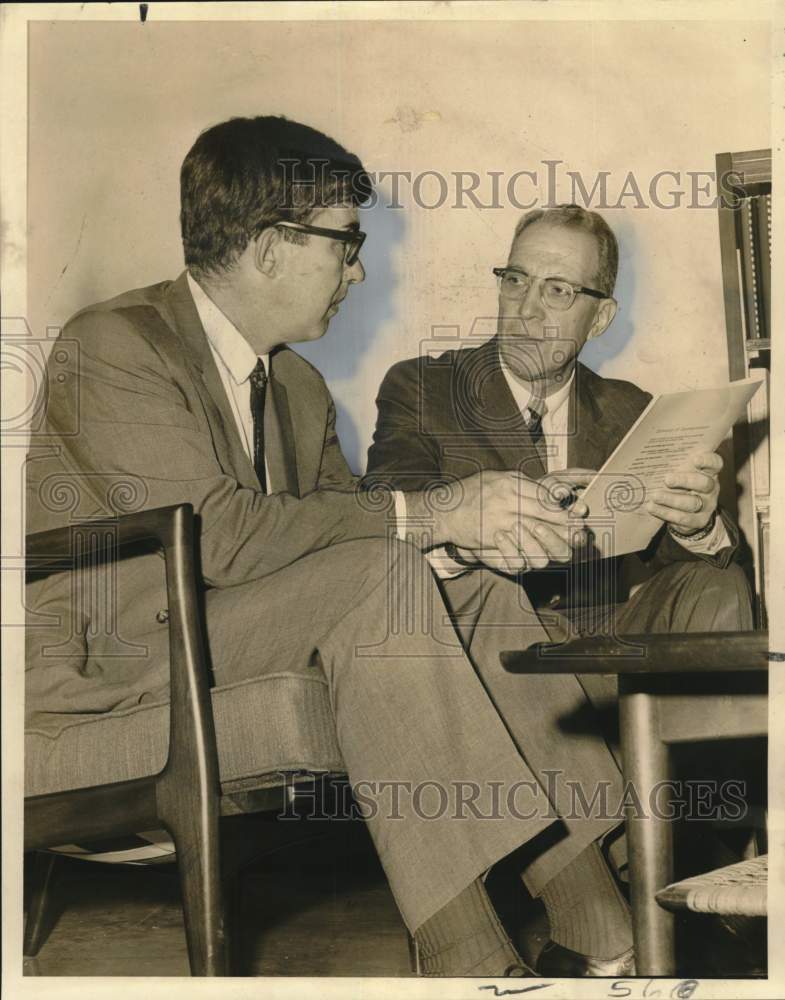 Load image into Gallery viewer, 1966 Press Photo Dr. Myron E. Wegman conferring with Dr. Kenneth Newell
