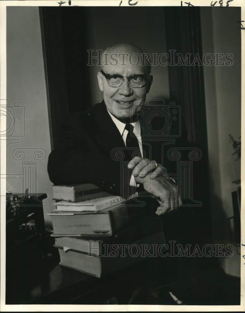 Load image into Gallery viewer, 1968 Press Photo Carl F. Wegener retiring from the New Orleans Post Office
