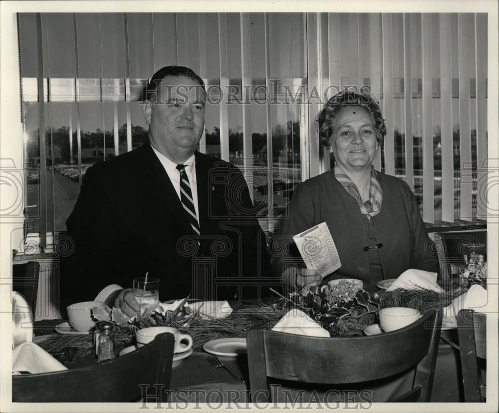 1968 Press Photo Mr. and Mrs. CHarles J. Sinnatt at a luncheon. - noc57289