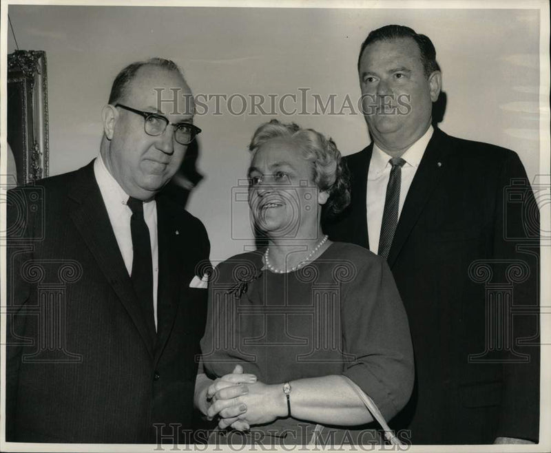 Load image into Gallery viewer, 1964 Press Photo Guests at the Sons of the Revolution cocktail party.
