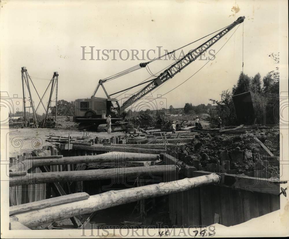 1959 Press Photo Construction workers covering Lamarque canal - noc57485