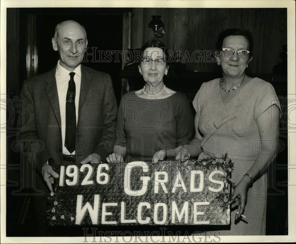 1965 Press Photo Attendees of reunion of the 1926 class at Amite High School