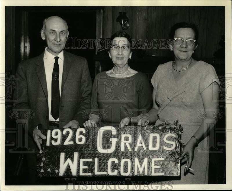 Load image into Gallery viewer, 1965 Press Photo Attendees of reunion of the 1926 class at Amite High School
