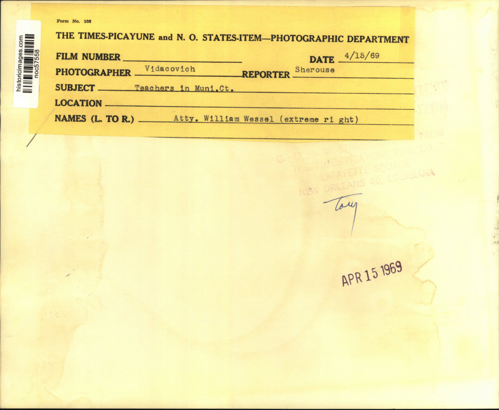 1969 Press Photo Attorney William Wessel with teachers in Municipal Court