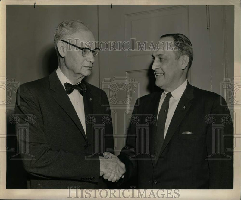 Load image into Gallery viewer, 1959 Press Photo Walter A. Wentworth shaking hands with his colleague
