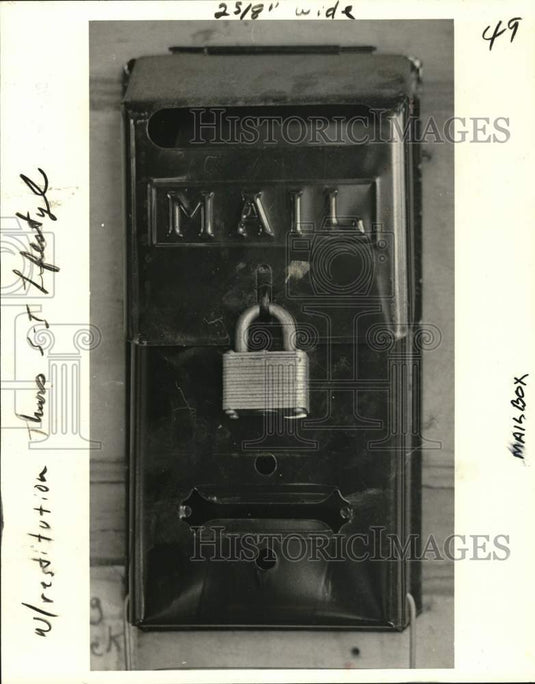 1978 Press Photo Lock on mailbox, elderly's fear being robbed of pension checks